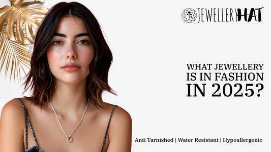 What jewellery is in fashion in 2025?