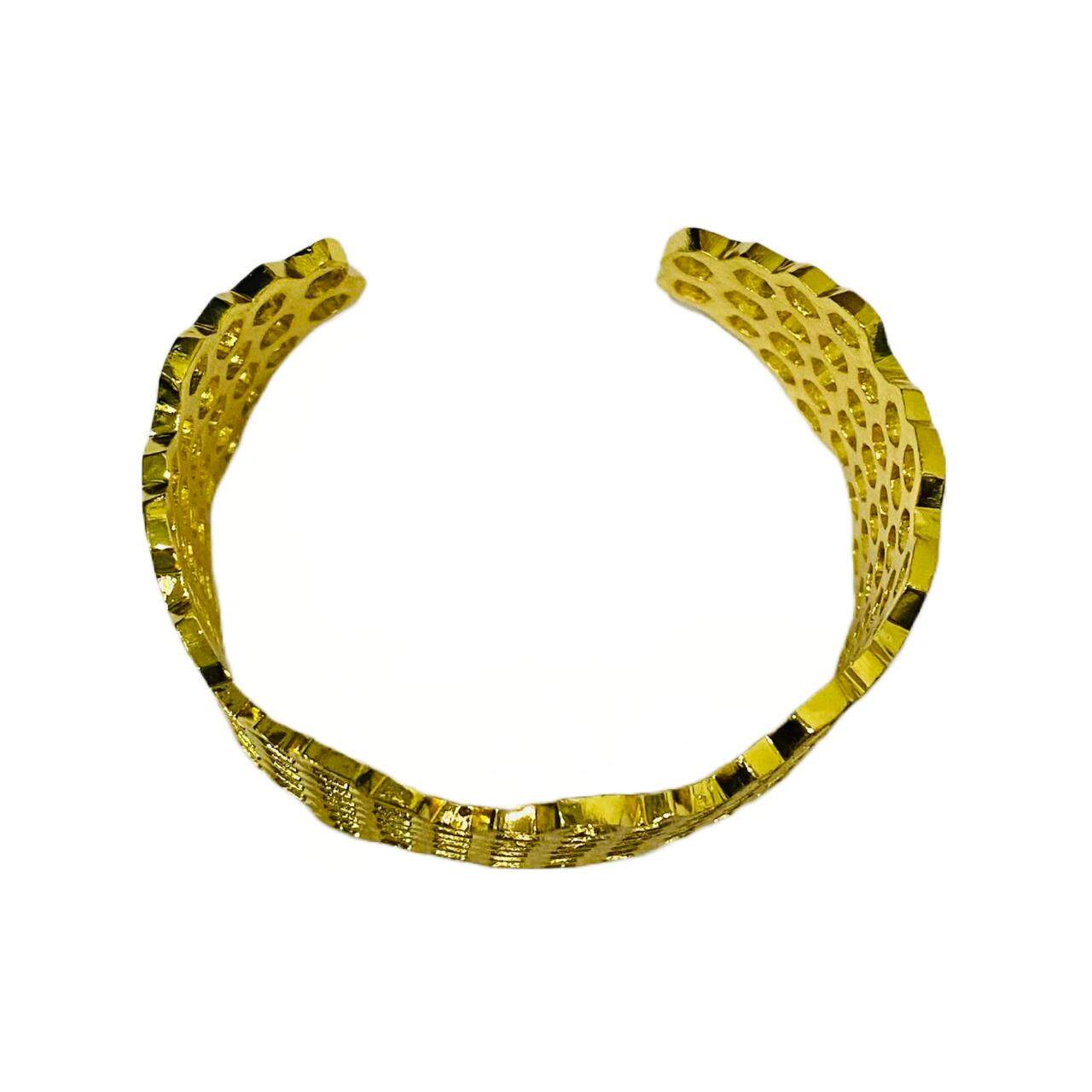 Metal Artificial Bracelets, Packaging Type : Velvet Box, Occasion : Casual  Wear at Best Price in Sangli