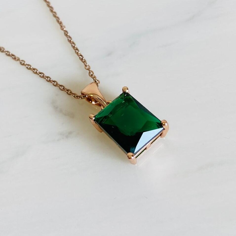 Gold Pendant | Big Emerald | Necklace | Fashion Jewellery | Jewellery Hat | April 2023
