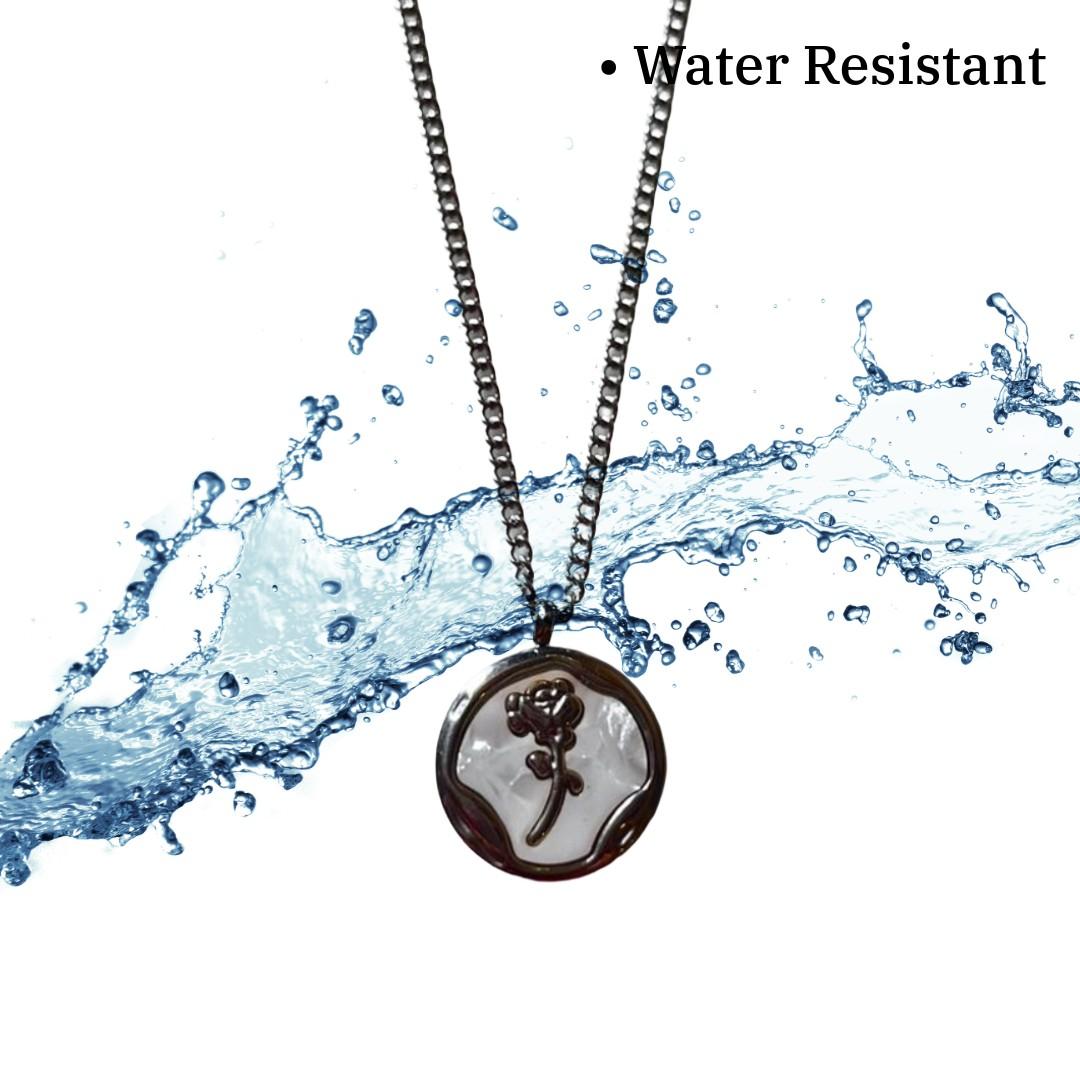 Rose Key Pendant Necklace, Silver Chain, 24 cm, Round Glass Medallion, Women's Fashion Jewelry, Anti Tarnish, Water Resistant, Lightweight, Gift Packaged