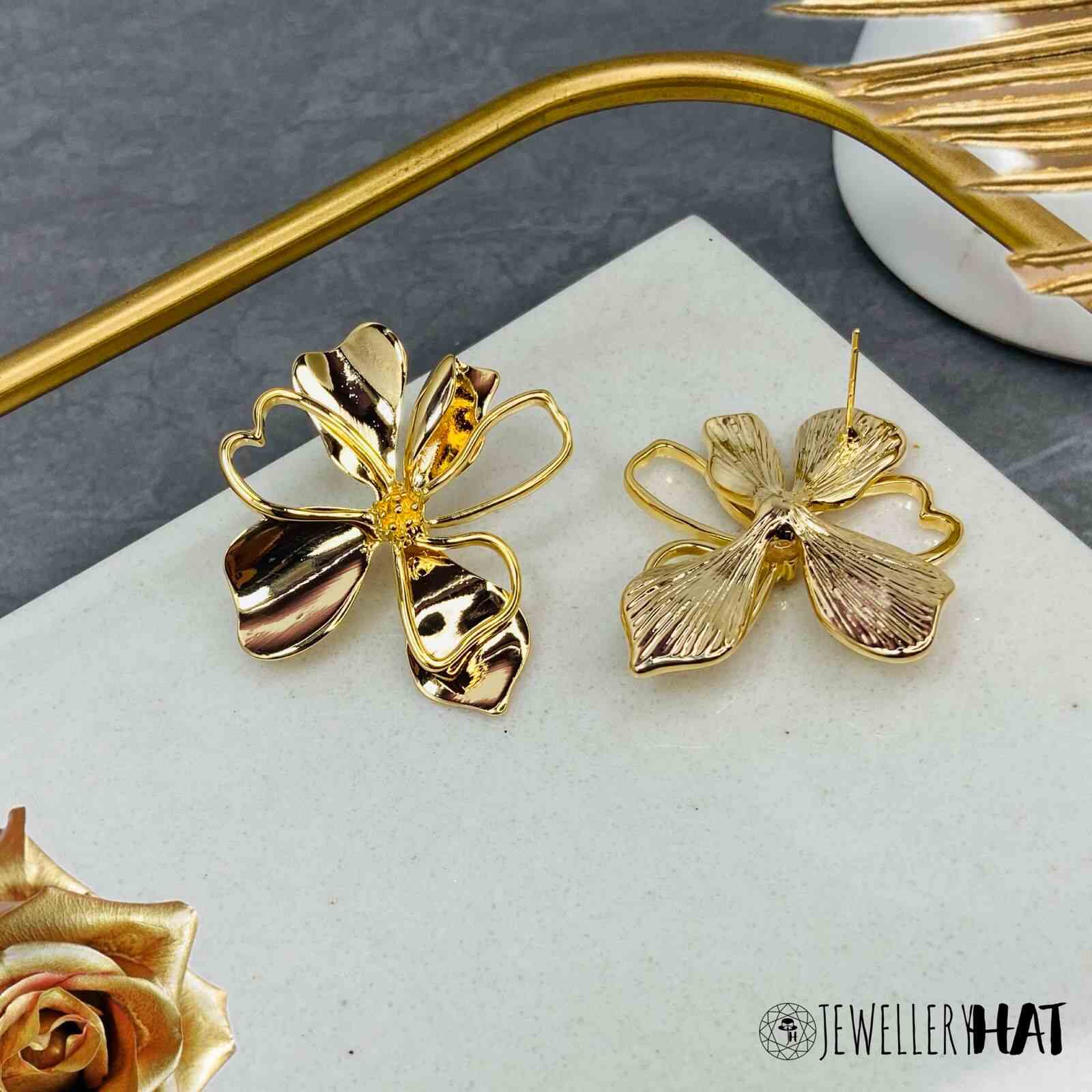 Simple Latest Design of Gold Earrings - Main Image