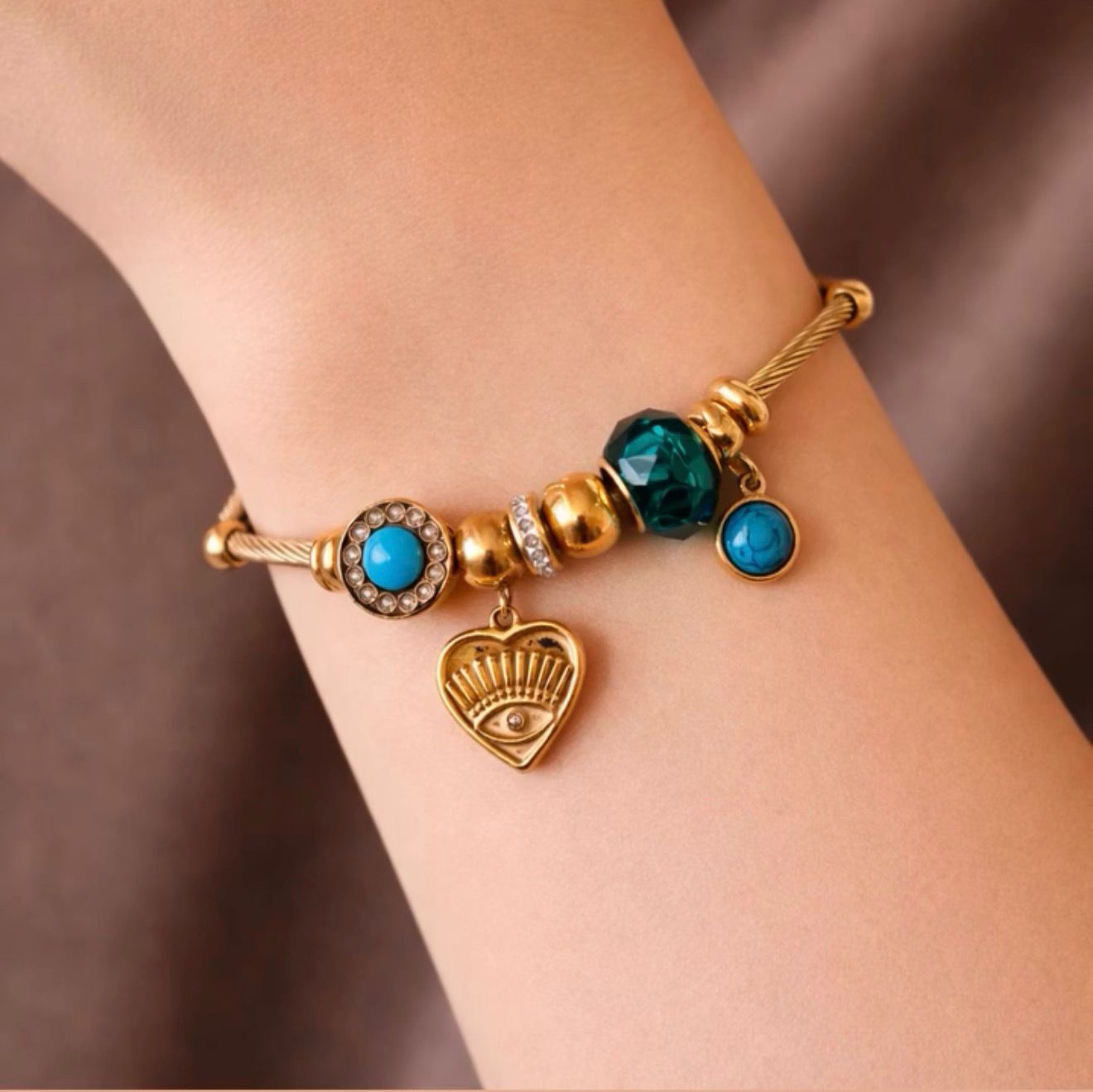 Stylish Gold Plated Cable Wire Bracelet for Women, Adjustable Bracelets, Green Crystal, Heart Charm, Anti Tarnish, Water Resistant, Lightweight, Gift Packaged